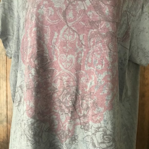 FINAL PRICE - Self Esteem Gray with Fuchsia & Blue Roses Short Sleeve Tee XL - Picture 4 of 11
